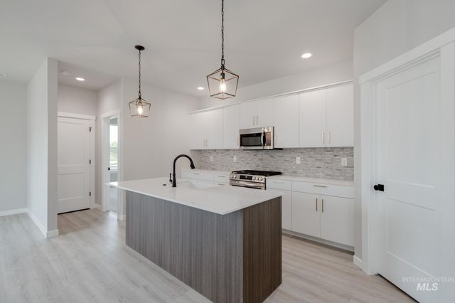 2940 N Schimigadoon Way, Eagle, ID 83616