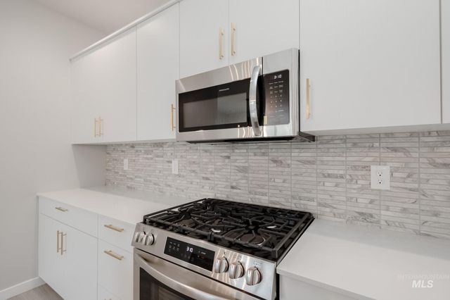 2940 N Schimigadoon Way, Eagle, ID 83616