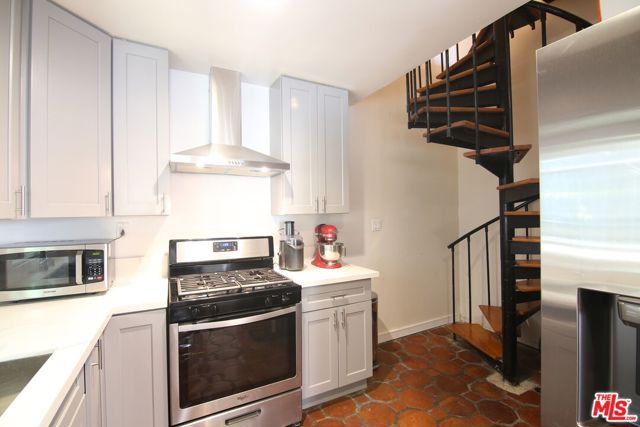 1028 N Hayworth Avenue, West Hollywood, CA 90046