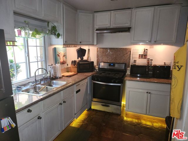 1028 N Hayworth Avenue, West Hollywood, CA 90046