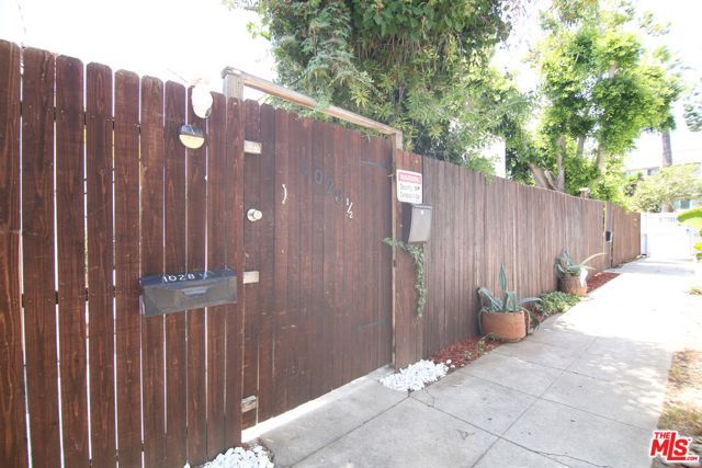 1028 N Hayworth Avenue, West Hollywood, CA 90046