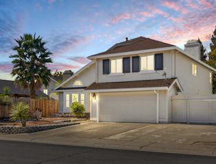1303 Antrim Dr, Roseville, CA 95747