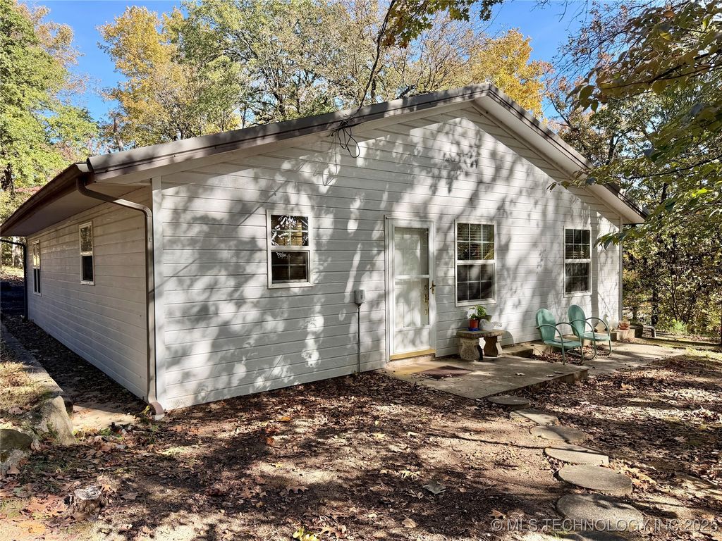 425671 E 1168 Road, Eufaula, OK 74432