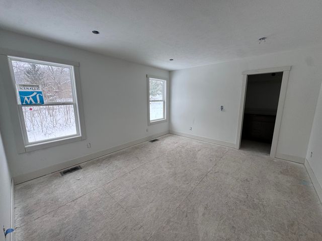 1573 N Village Circle, Kalamazoo, MI 49009