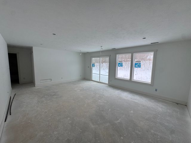 1573 N Village Circle, Kalamazoo, MI 49009