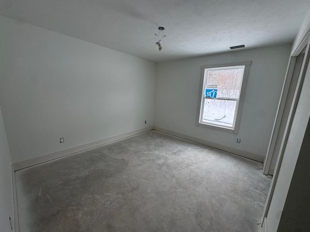 1573 N Village Circle, Kalamazoo, MI 49009