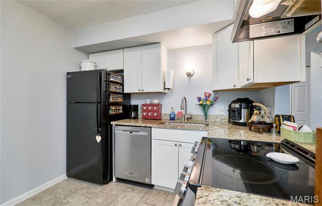1626 Summergate Parkway E, St Peters, MO 63303