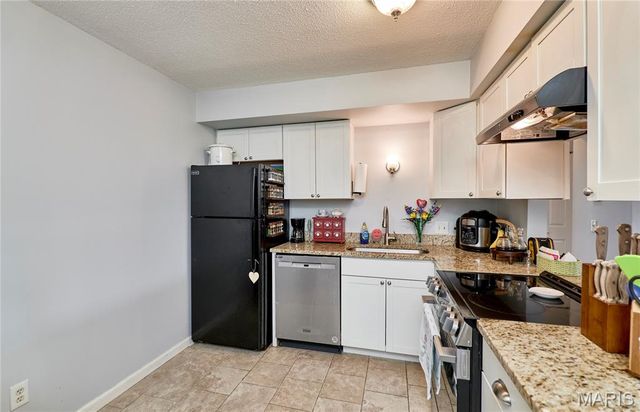 1626 Summergate Parkway E, St Peters, MO 63303