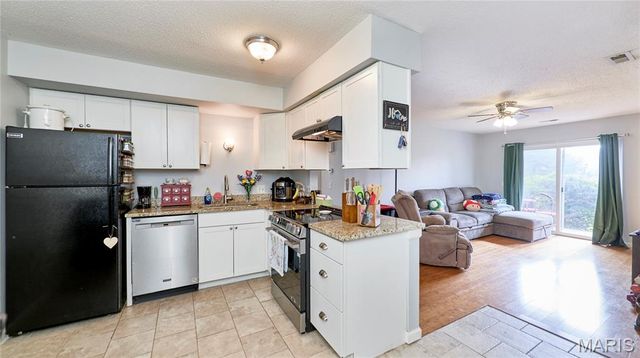 1626 Summergate Parkway E, St Peters, MO 63303