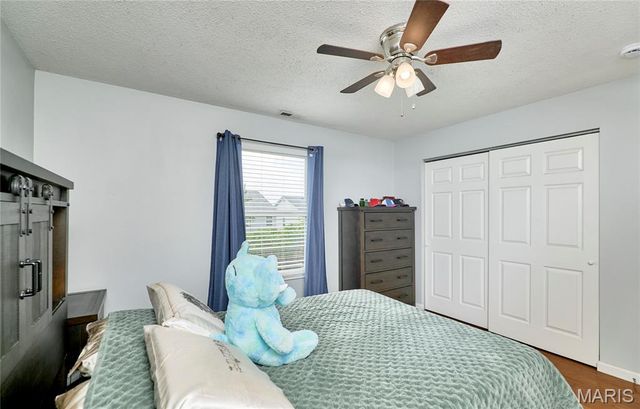 1626 Summergate Parkway E, St Peters, MO 63303