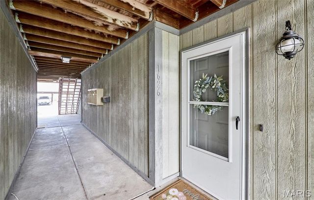 1626 Summergate Parkway E, St Peters, MO 63303