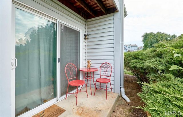 1626 Summergate Parkway E, St Peters, MO 63303