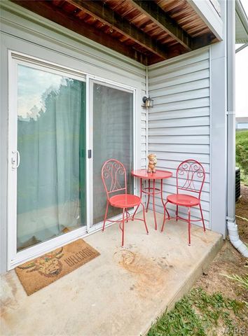1626 Summergate Parkway E, St Peters, MO 63303