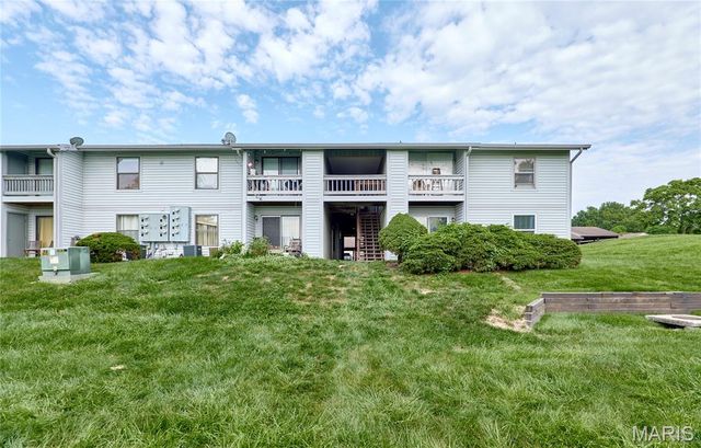 1626 Summergate Parkway E, St Peters, MO 63303