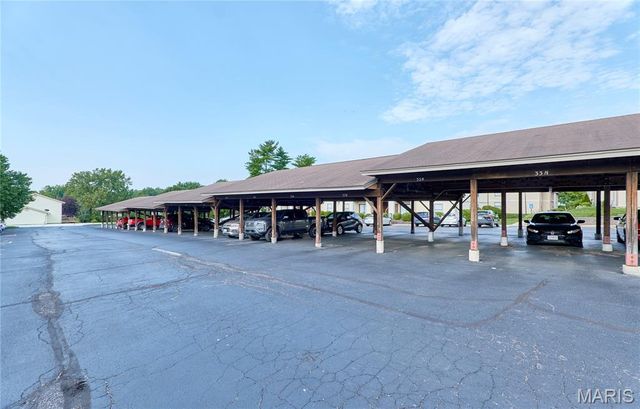 1626 Summergate Parkway E, St Peters, MO 63303