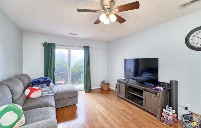 1626 Summergate Parkway E, St Peters, MO 63303