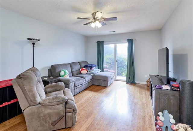 1626 Summergate Parkway E, St Peters, MO 63303