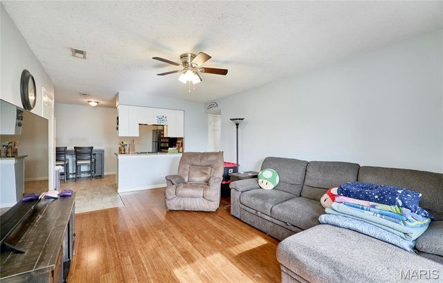 1626 Summergate Parkway E, St Peters, MO 63303