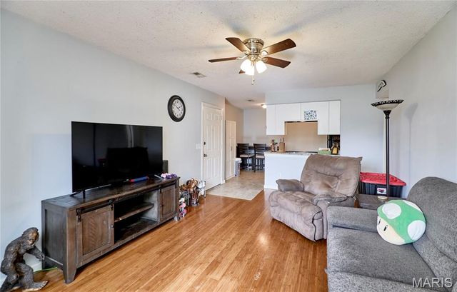 1626 Summergate Parkway E, St Peters, MO 63303