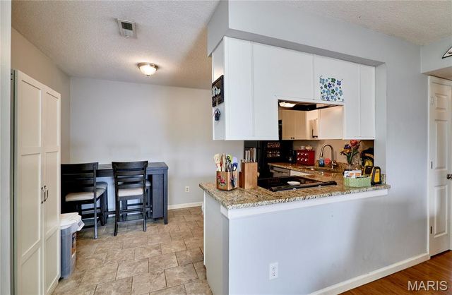 1626 Summergate Parkway E, St Peters, MO 63303