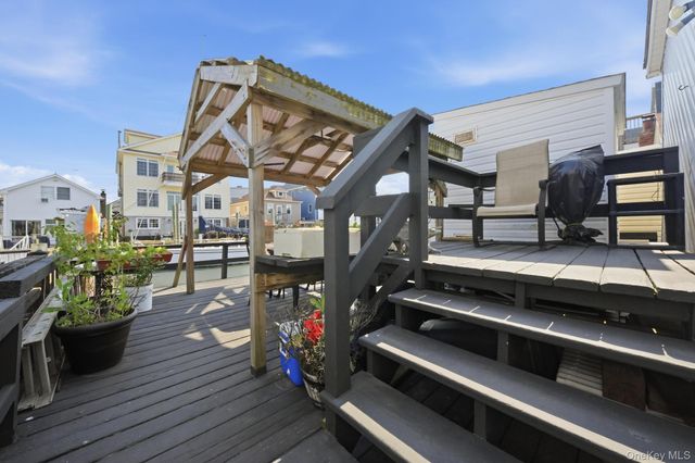 39 W 11th Road, Broad Channel, NY 11693