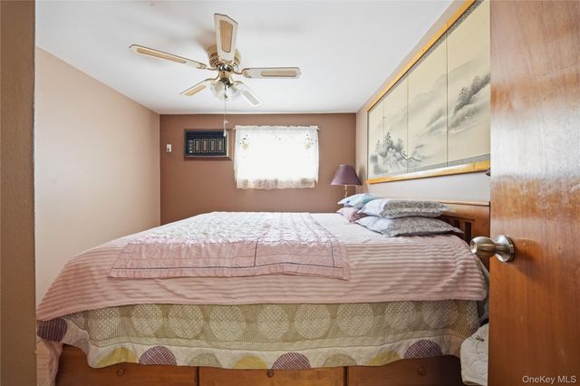 39 W 11th Road, Broad Channel, NY 11693