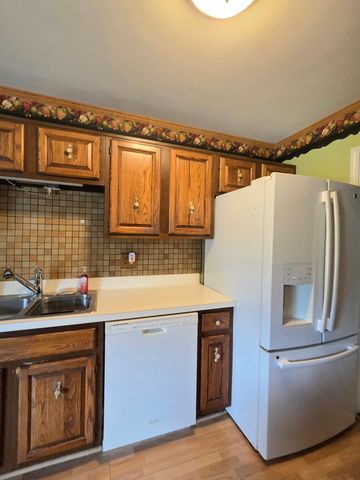 6705 Foxtree Avenue, Woodridge, IL 60517