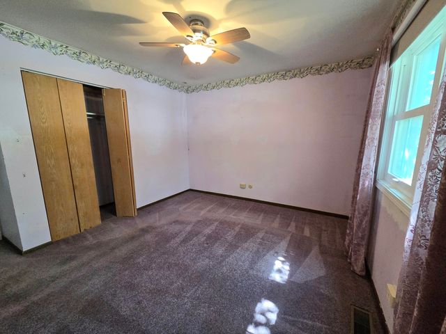 6705 Foxtree Avenue, Woodridge, IL 60517
