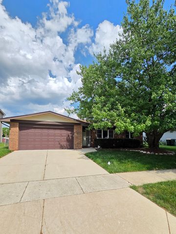 6705 Foxtree Avenue, Woodridge, IL 60517