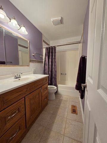 6705 Foxtree Avenue, Woodridge, IL 60517