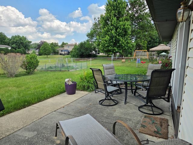 6705 Foxtree Avenue, Woodridge, IL 60517