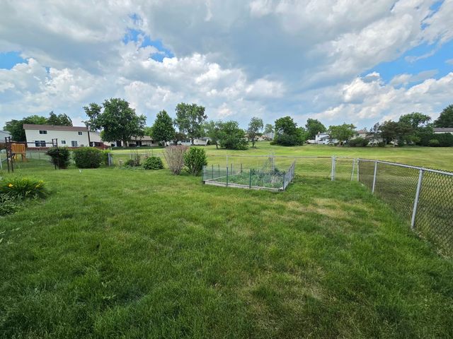 6705 Foxtree Avenue, Woodridge, IL 60517