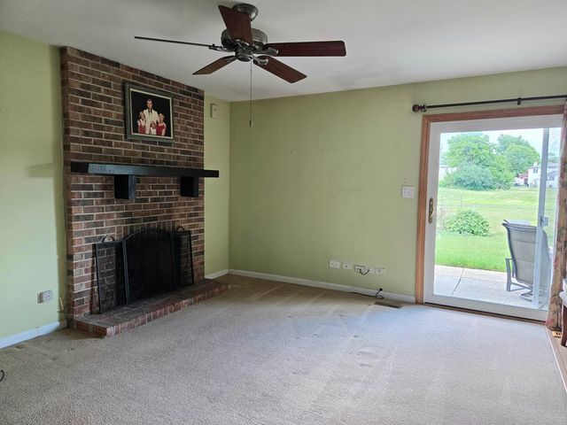 6705 Foxtree Avenue, Woodridge, IL 60517