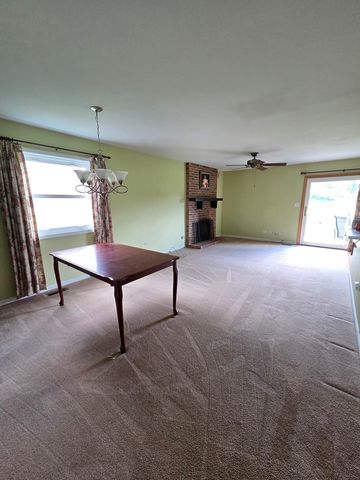 6705 Foxtree Avenue, Woodridge, IL 60517