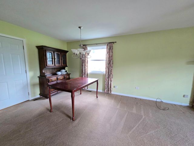 6705 Foxtree Avenue, Woodridge, IL 60517