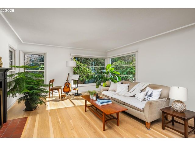 1021 Sw STEPHENSON Ct, Portland, OR 97219