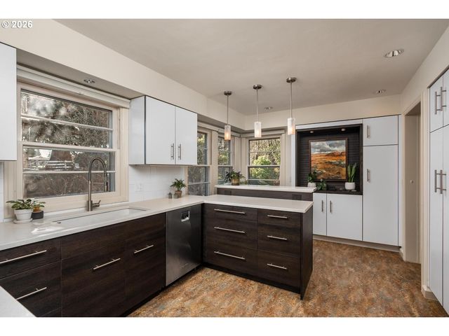 1021 Sw STEPHENSON Ct, Portland, OR 97219