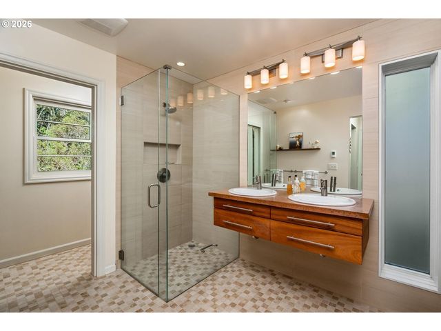 1021 Sw STEPHENSON Ct, Portland, OR 97219