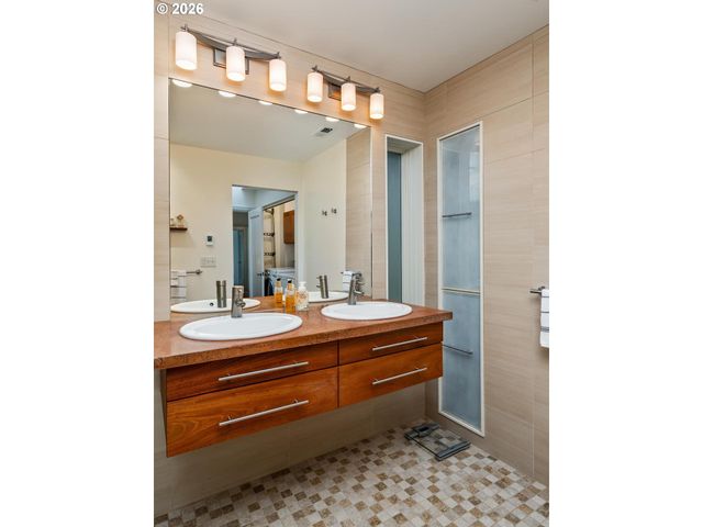 1021 Sw STEPHENSON Ct, Portland, OR 97219