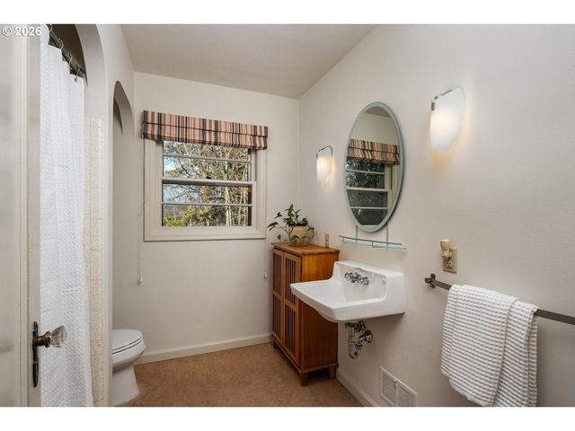 1021 Sw STEPHENSON Ct, Portland, OR 97219