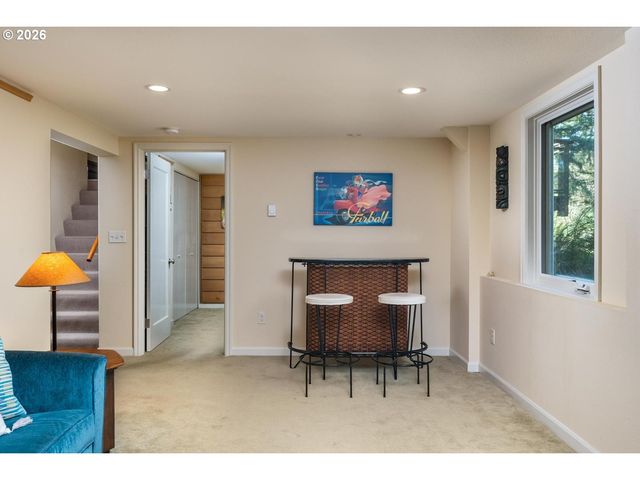 1021 Sw STEPHENSON Ct, Portland, OR 97219