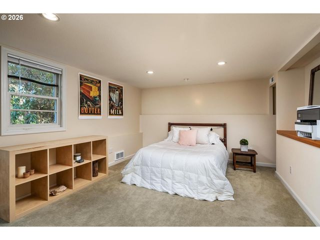 1021 Sw STEPHENSON Ct, Portland, OR 97219