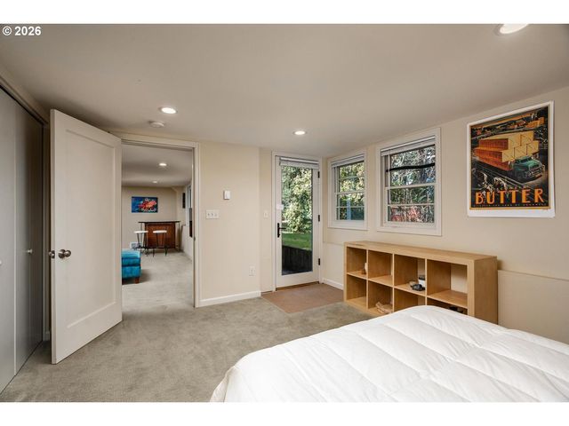 1021 Sw STEPHENSON Ct, Portland, OR 97219