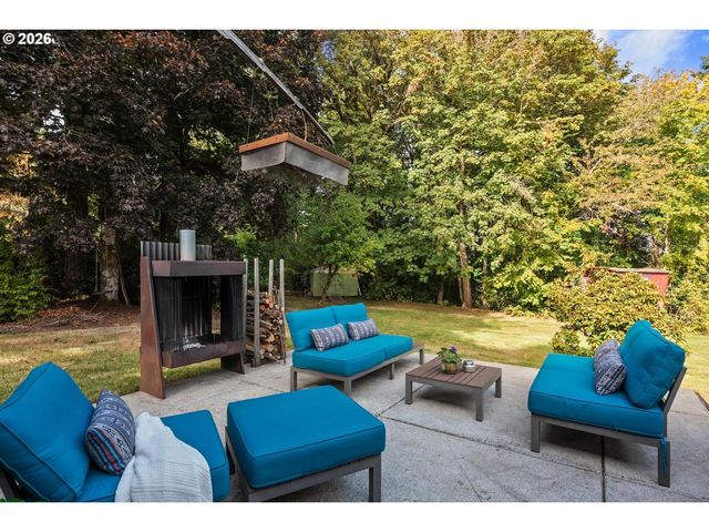 1021 Sw STEPHENSON Ct, Portland, OR 97219