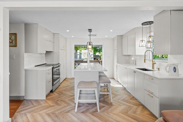 11 Hartlawn Rd, Boston, MA 02132
