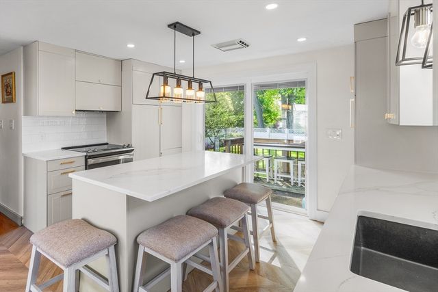 11 Hartlawn Rd, Boston, MA 02132