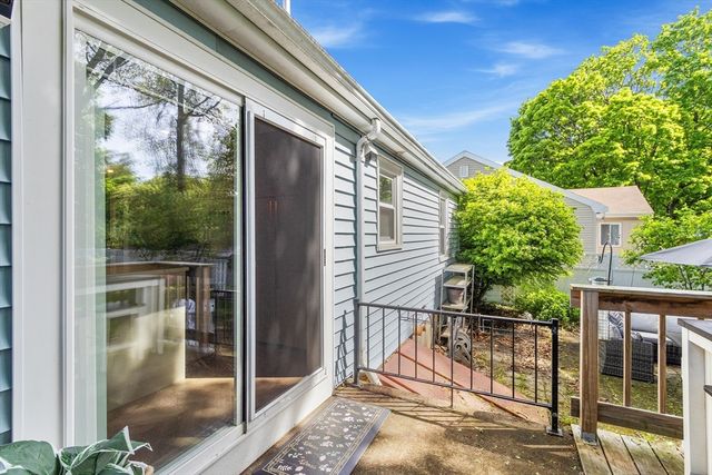 11 Hartlawn Rd, Boston, MA 02132