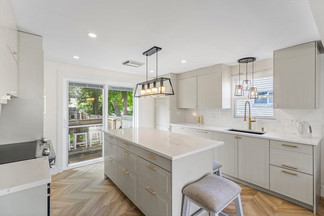 11 Hartlawn Rd, Boston, MA 02132