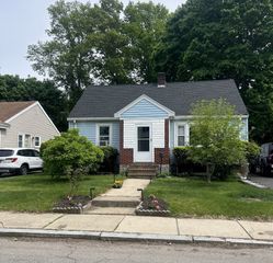 11 Hartlawn Rd, Boston, MA 02132