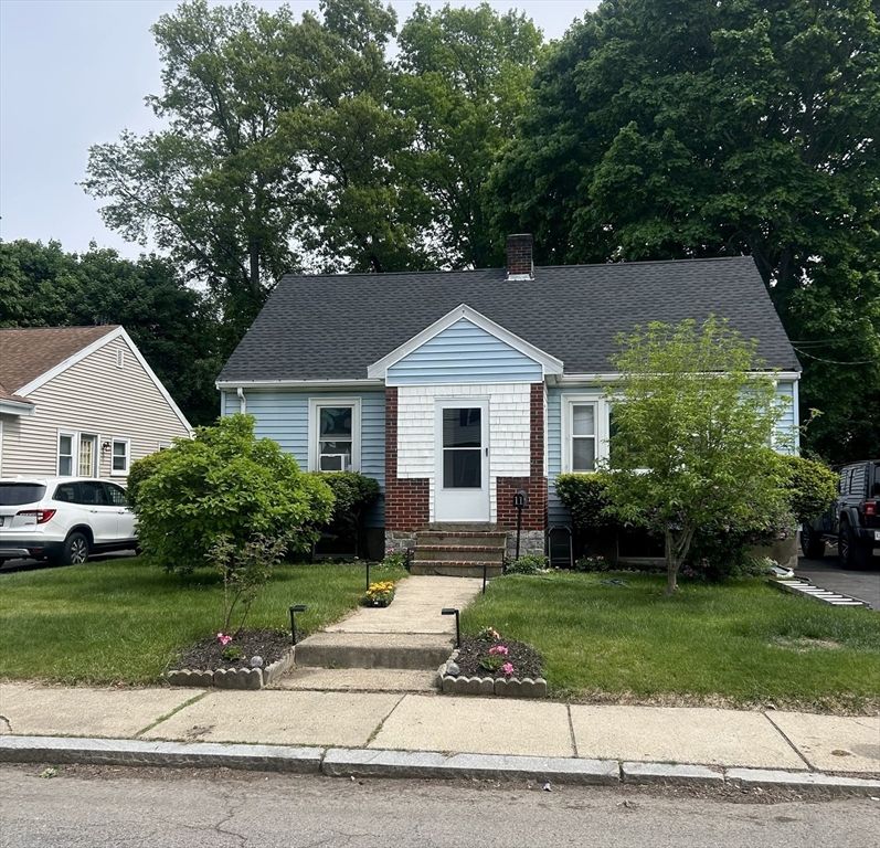 11 Hartlawn Rd, Boston, MA 02132